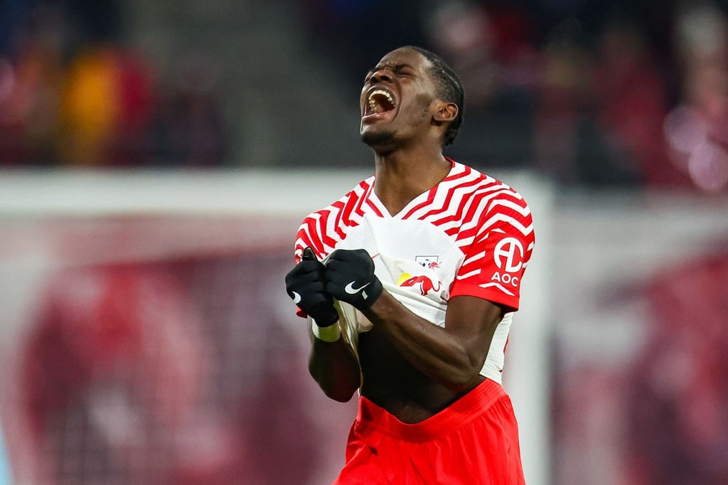 Leipzigs Spieler Castello Lukeba reagiert nach der Niederlage.