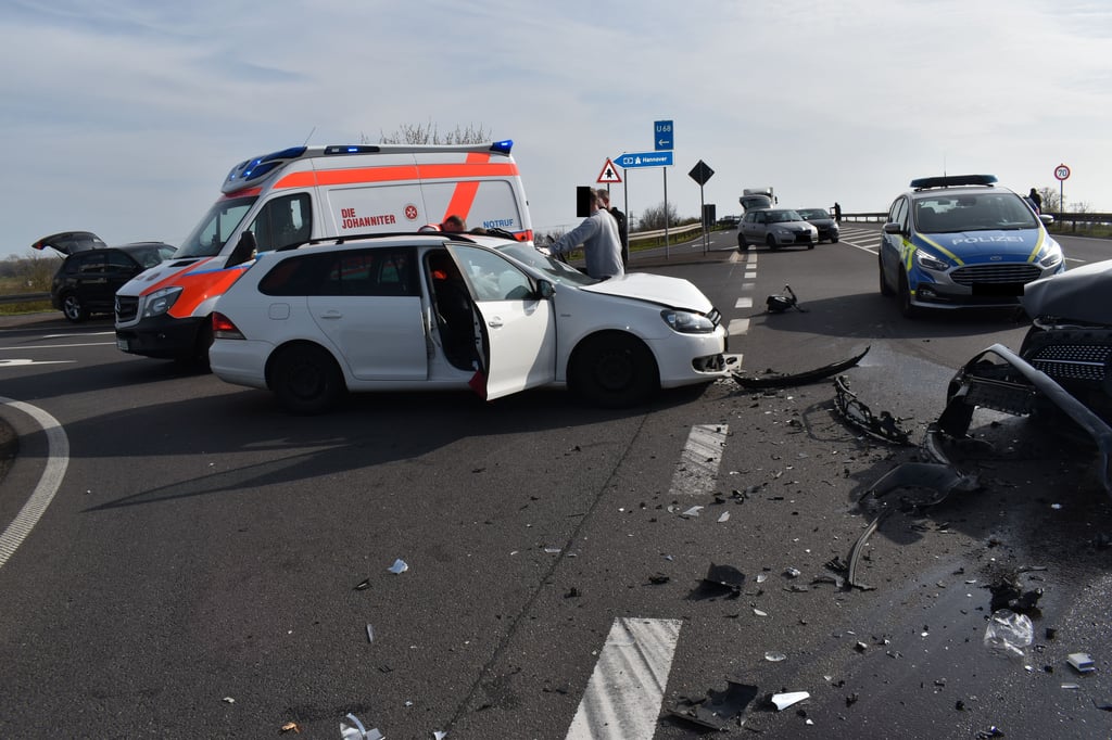 Auf der B 71/Ebendorfer Chaussee bei Magdeburg ereignete sich laut Polizei ein Unfall.