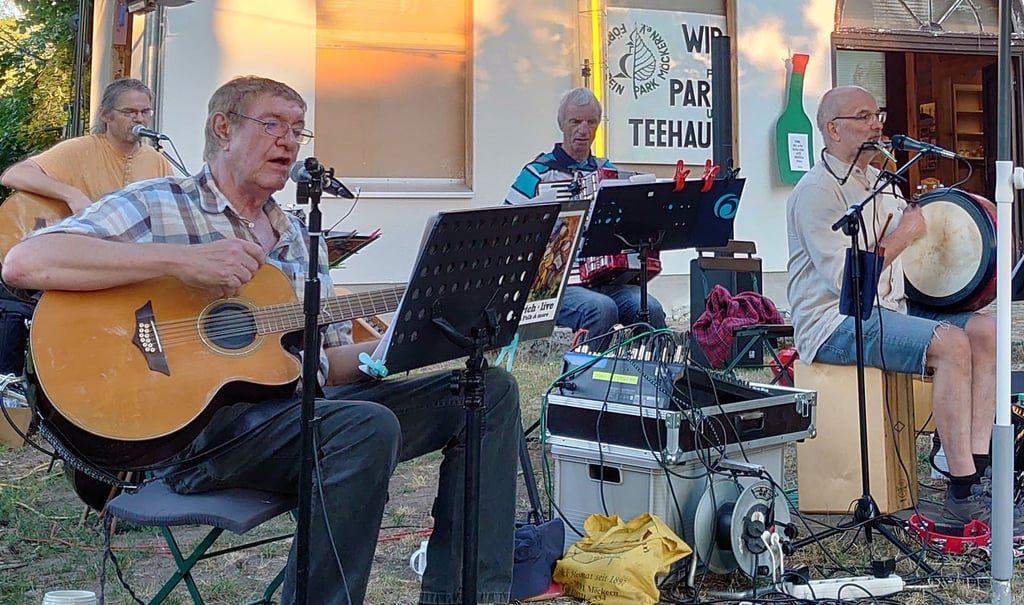 Die Band "Fertch" sorgt für irische Stimmung in der Kultur Brauerei.