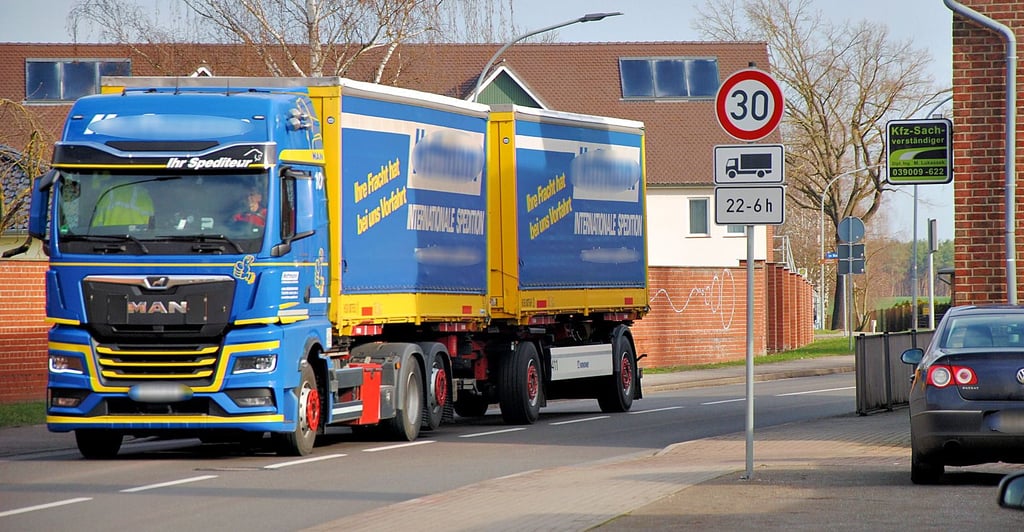 Wegen des starken Verkehrs auf der durch Winterfeld führenden B 71 wird das Straßefegen für die Anwohner zu einer gefährlichen Angelegenheit. Das sieht auch der Gemeinderat so und sucht nach einer Lösung.