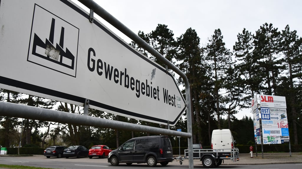 Im Gewerbegebiet West und auch an der Krummen Breite in Oebisfelde werden gerade die letzten kleineren Restflächen vergeben. Zwei neue große Gewerbeflächen sollen nun an der Breitenroder Straße entwickelt werden.