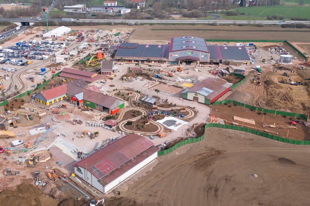 Bis zuletzt wurde auf dem Gelände noch kräftig gebaut und gepflanzt.