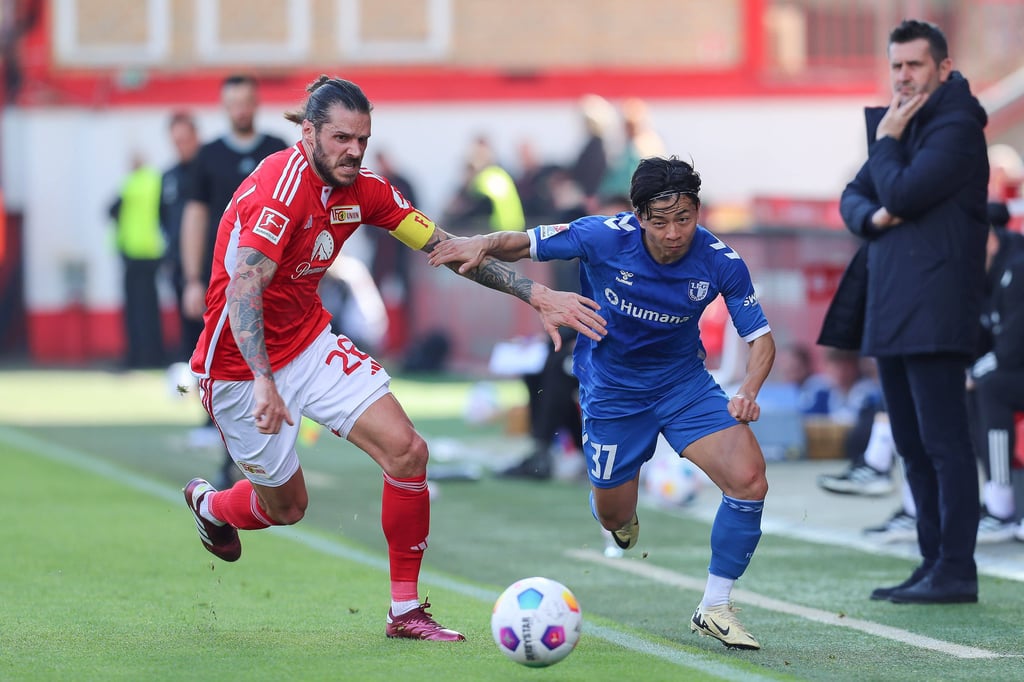 Christopher Trimmel von Union Berlin im Duell mit Tatsuya Ito vom 1. FC Magdeburg. Die beiden Teams trennten sich mit 1:3 für Berlin in einem Testspiel.