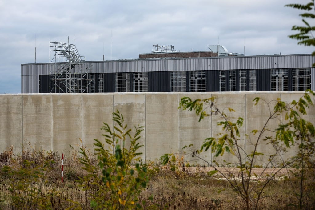 Blick auf die Baustelle der gemeinsamen Justizvollzugsanstalt von Sachsen und Thüringen.