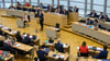 Ungewöhnlicher Moment in Sachsen-Anhalts Landtag: Aufgrund der vollen Tagesordnung wurde die Mittagspause verkürzt. Einige Abgeordnete nahmen diesen Beschluss aber nicht so ernst.