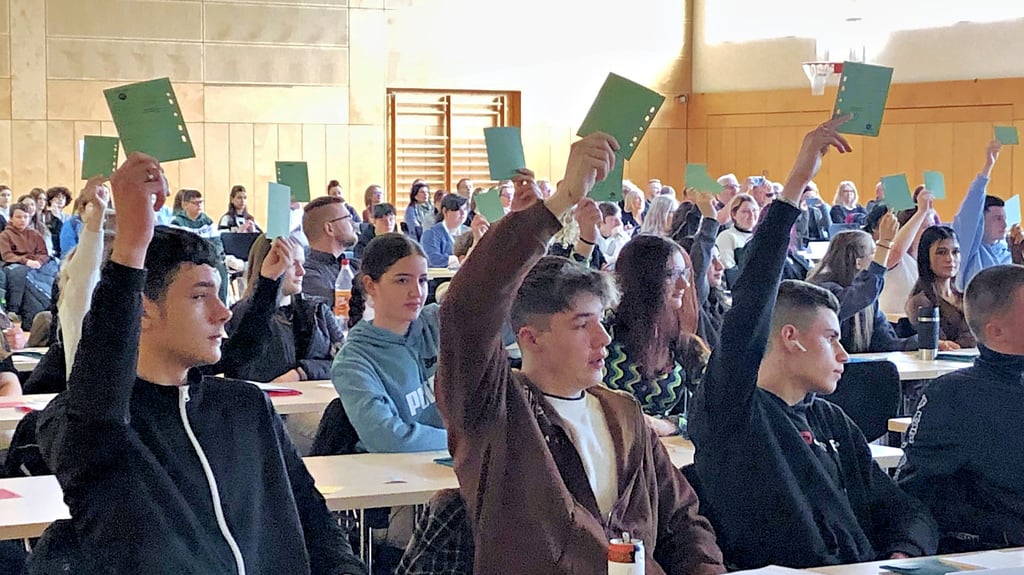 Der siebente Jugendkreistag tagte am Donnerstag in der Mammuthalle in Sangerhausen und fasste sechs Beschlüsse.