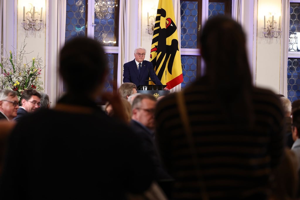 Propalästinensische Demonstranten unterbrechen die Rede von Bundespräsident Frank-Walter Steinmeier in Leipzig.