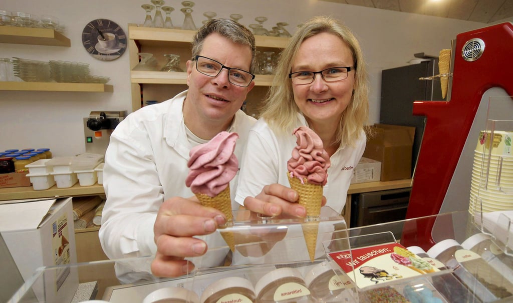 René Bornschein und seine Frau Sandra Kurtze fiebern der Eröffnung der Lauchaer „Eis-Zauberei“ am Ostermontag entgegen.