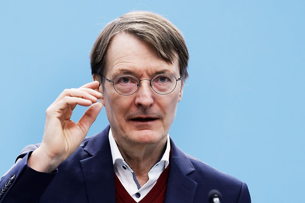 Karl Lauterbach (SPD), Bundesgesundheitsminister, spricht bei einer Pressekonferenz.