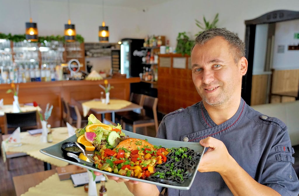 Stefan Leißring bietet in der „Villa Oberhof“ in Hergisdorf eine große Auswahl an hausgemachten Gerichten an.