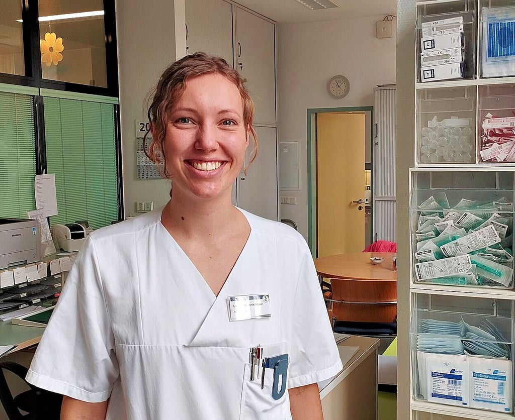 Lea Schultenkämper arbeitet am Goitzsche-Klinikum in Bitterfeld und untersucht jetzt auch angehende Abc-Schützen.