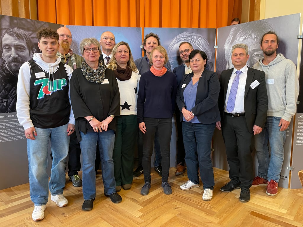 Mit vereinten Kräften gegen Wohnungslosigkeit: Im Saal der Stadtmission hat sich jetzt ein Bündnis engagierter Personen und Initiativen gegründet.
