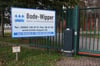 Der Wasser- und Abwasserzweckverband "Bode-Wipper" hat seinen Sitz Am Schütz in Staßfurt.