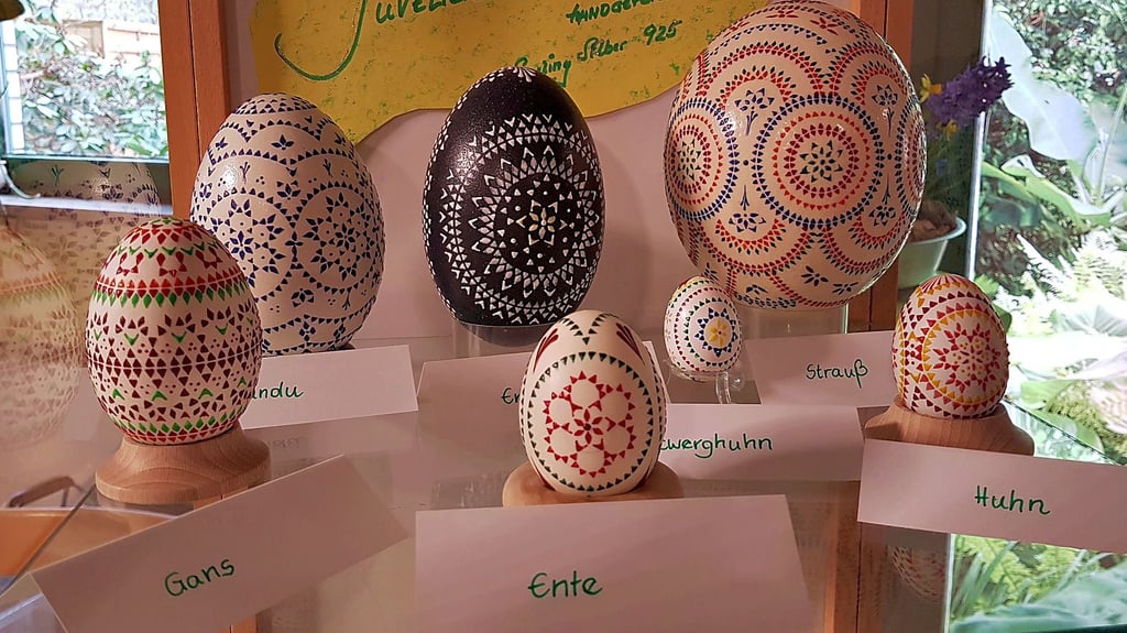 Um verzierte Eier geht es an diesem Sonntag unter anderem im Alaris-Schmetterlingspark, der in die Saison startet.