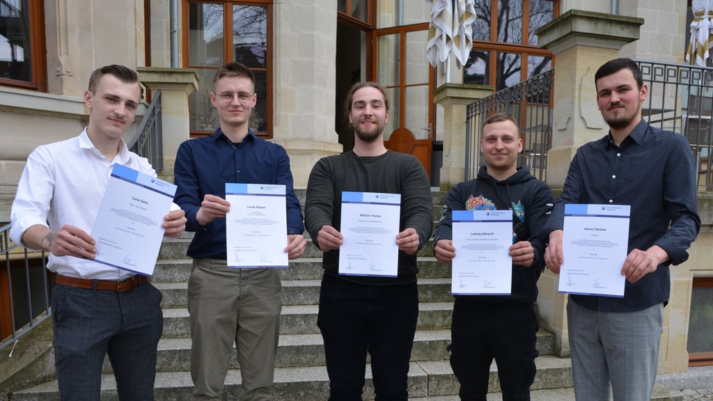Ludwig Albrecht (2. von rechts) aus der Einheitsgemeinde Arendsee erhielt ein Weiterbildungsstipendium der Handwerkskammer Magdeburg. Foto: Handwerkskammer