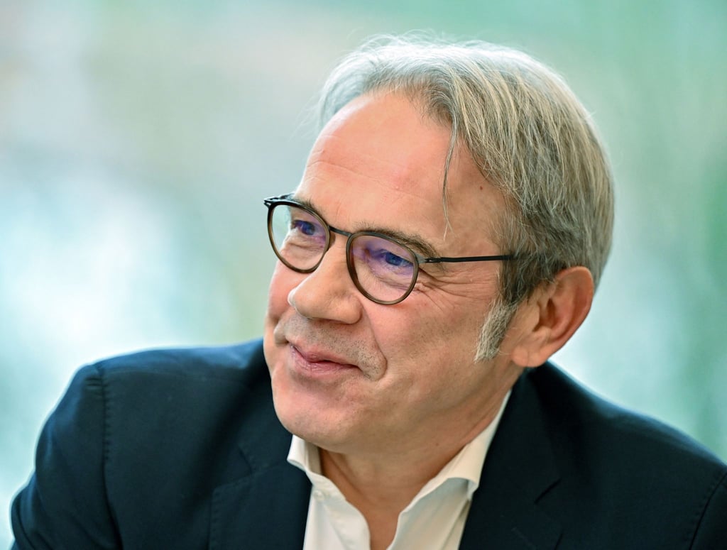 Georg Maier (SPD), Innenminister in Thüringen, nimmt an einer Pressekonferenz teil.