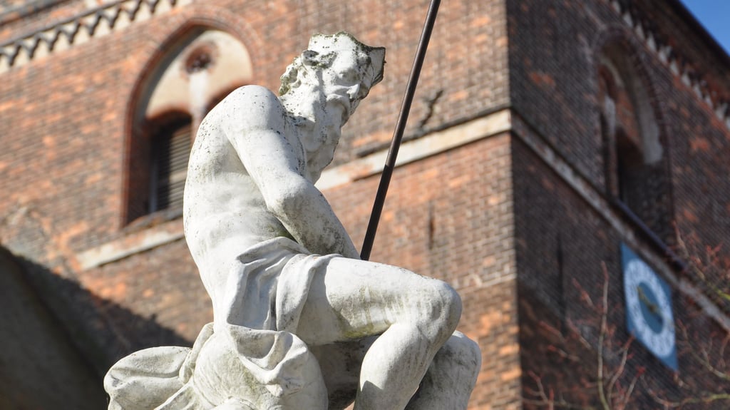 Bei der Figur des Meeresgottes handelt es sich um eine italieniscvhe Arbeit.