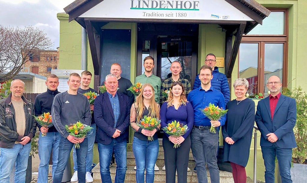 Feierlicher Moment: Die Azubis von Solvay sind freigesprochen worden.