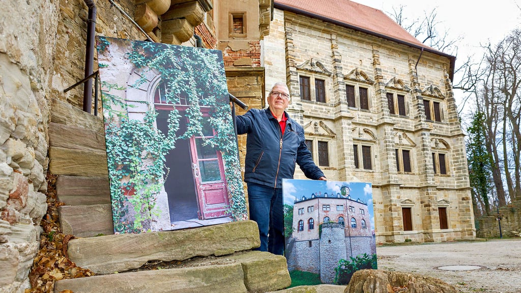 Der Schlossförderverein Droyßig versteigert zu Ostern Bilder aus der Lost-Places-Ausstellung. Helmut Gottwald zeigt zwei der Motive.
