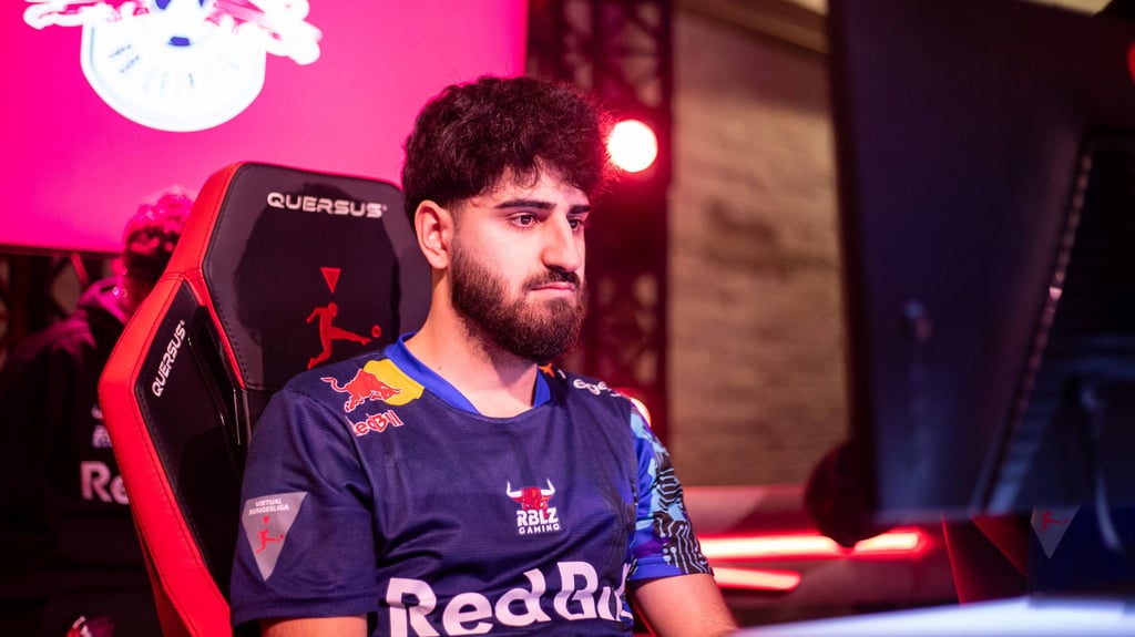 Umut Gültekin beim Finale der Virtual Bundesliga in Köln.