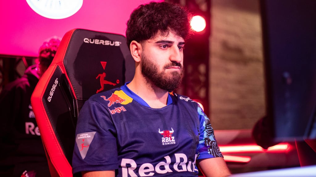 Umut Gültekin beim Finale der Virtual Bundesliga in Köln.