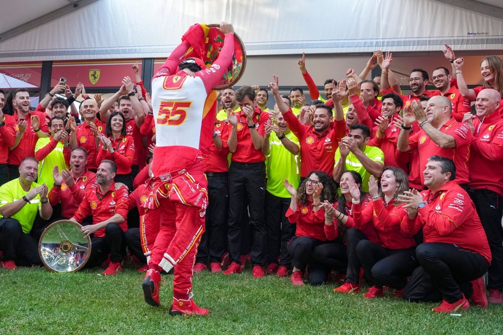 Carlos Sainz muss im kommenden Jahr seinen Platz bei Ferrari freimachen.