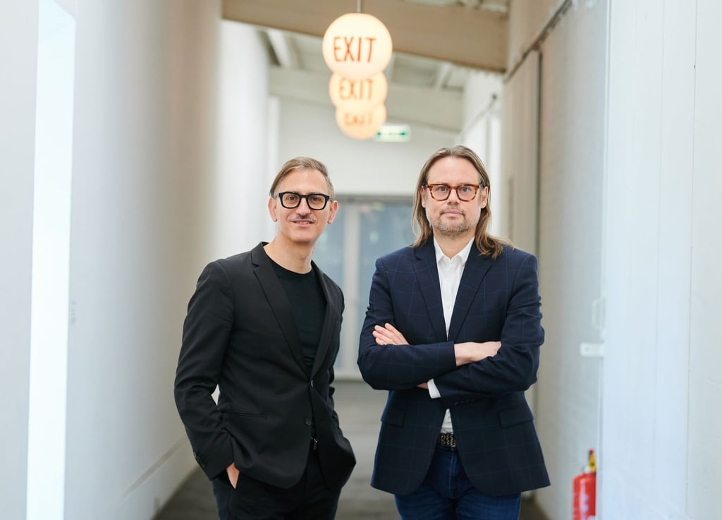 Sam Bardaouil (l) und Till Fellrath, die Direktoren des Museums Hamburger Bahnhofs.