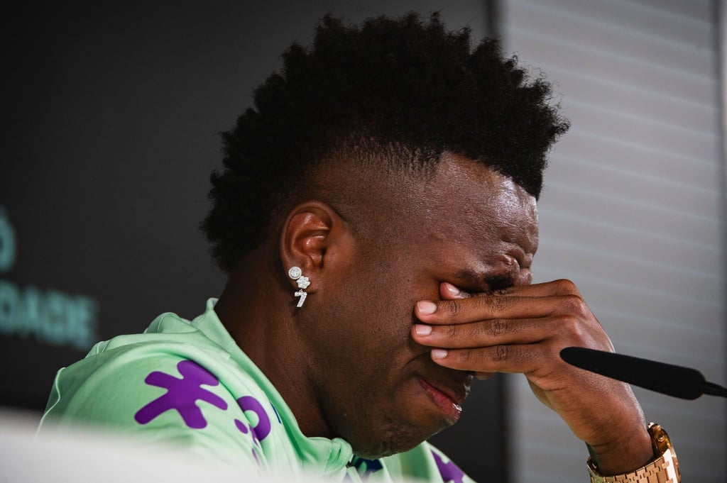 Vinicius Júnior brach während einer Pressekonferenz in Tränen aus.