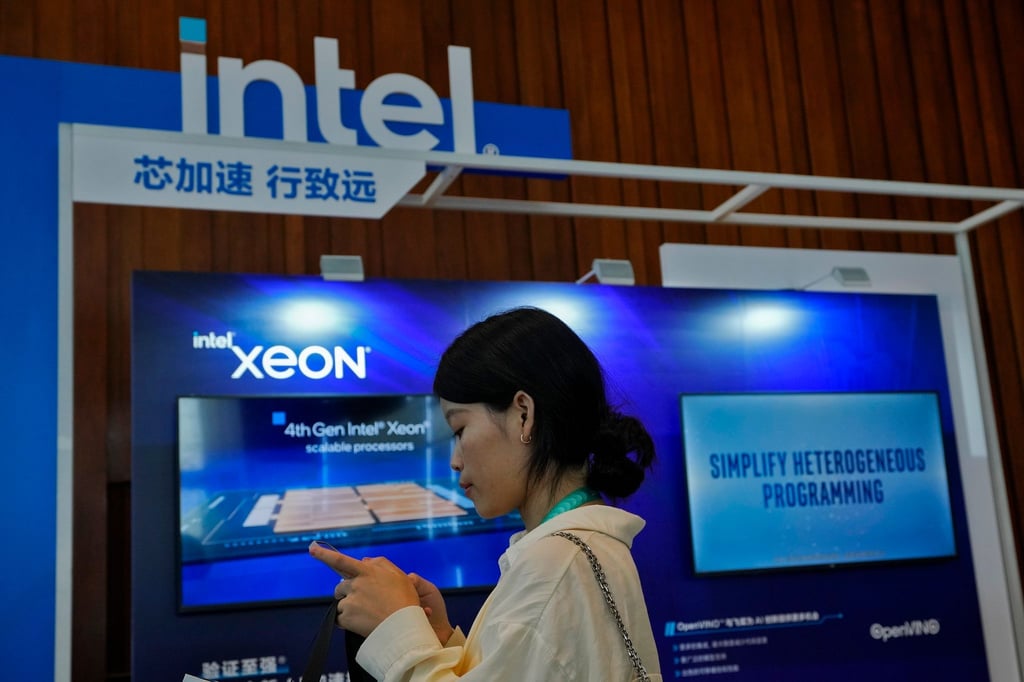 Ein Intel-Stand in Peking wirbt während einer Messe für Xeon-Chips.
