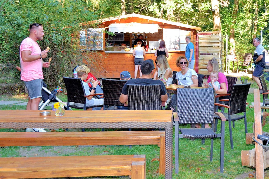 Die Besucher des Wiesenparks in Oschersleben können sich in der Waldschänke stärken. Auch in dieser Saison?