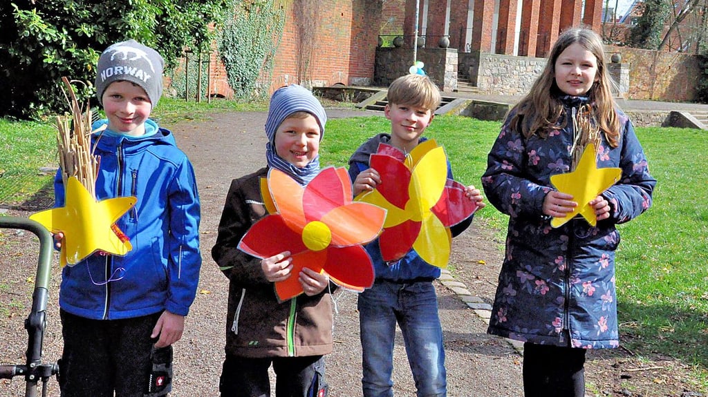 Tio, Richard, Morice und Jolien gehörten zu den fleißigen jungen Helfern von der Jenny-Marx-Schule