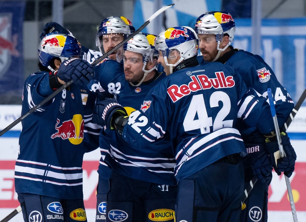 Der EHC München feiert den vorzeitigen Einzug ins DEL-Playoff-Halbfinale.