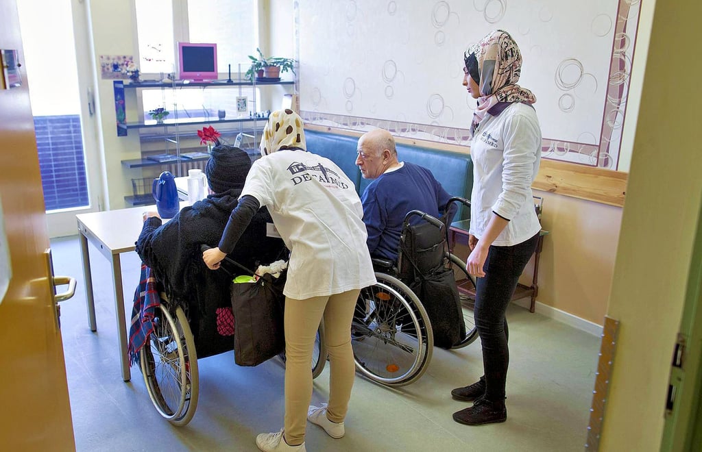 In vielen Seniorenheimen in Deutschland sind ausländische Pflegekräfte bereits jetzt nicht mehr wegzudenken. Doch zusätzliche Mitarbeiter zu finden, wird immer schwerer.