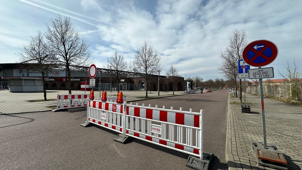 Vor dem „Leuna-Chemie-Stadion“ ist schon der Spielstätte des Hallescher Fussballclub e.V.