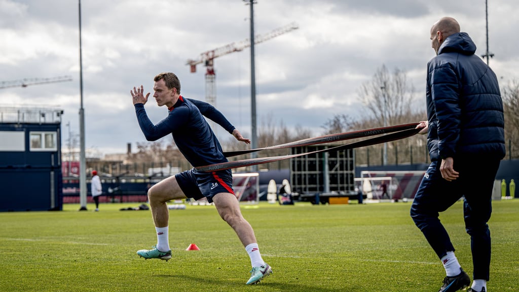 Lukas Klostermann beim Individualtraining mit Athletiktrainer Robert Friedrich vor knapp zwei Wochen.