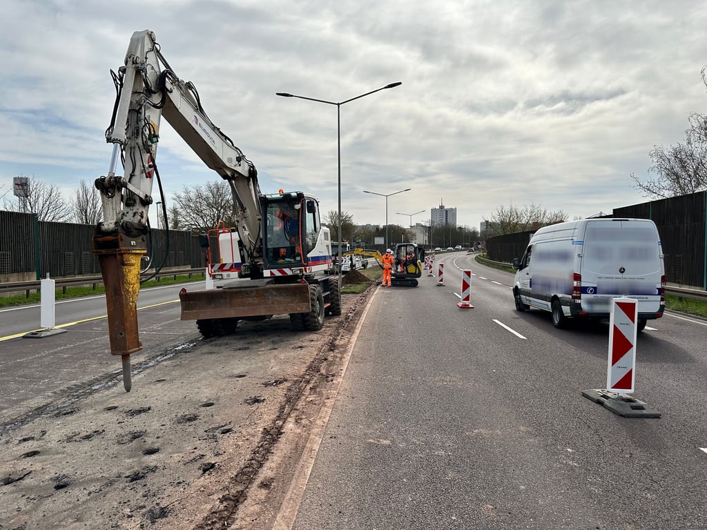 Am Ortsausgang von Magdeburg in Höhe Pfahlberg werden bereits die Vorbereitungen für den Ausbau der B 189 zwischen Magdeburg und Barleben getroffen. Der Verkehr wird in beiden Fahrtrichtungen auf einer Richtungsfahrbahn geführt. Für Autobahnnutzer gibt es eine Umleitung.