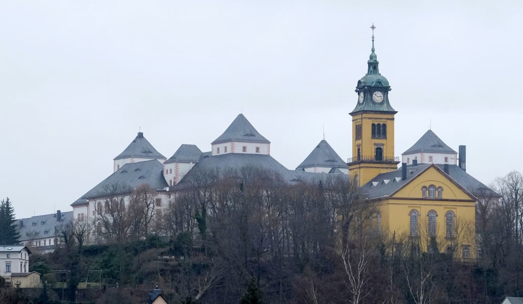 Blick auf Schloß Augustusburg und die Stadtkirche.