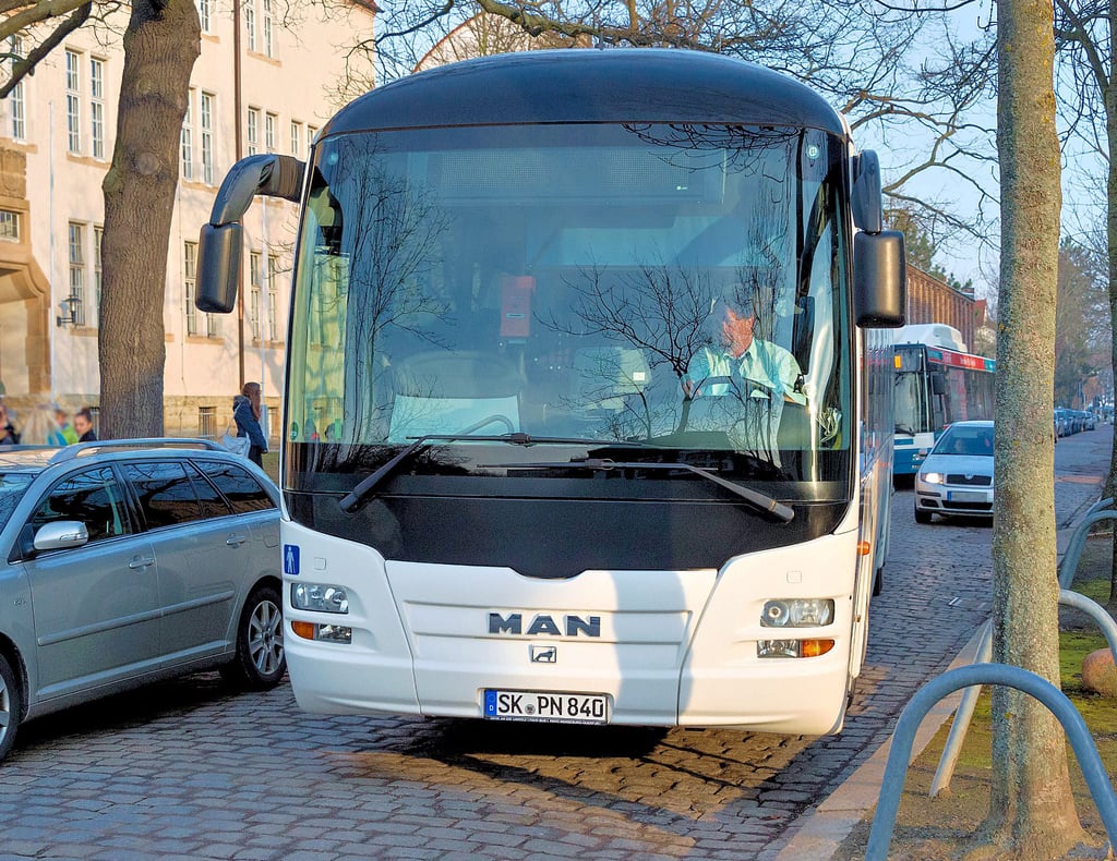 Die Busse, die die Schüler zu den Schulen bringen, sind ein Konfliktpunkt in der Dürer-Straße.