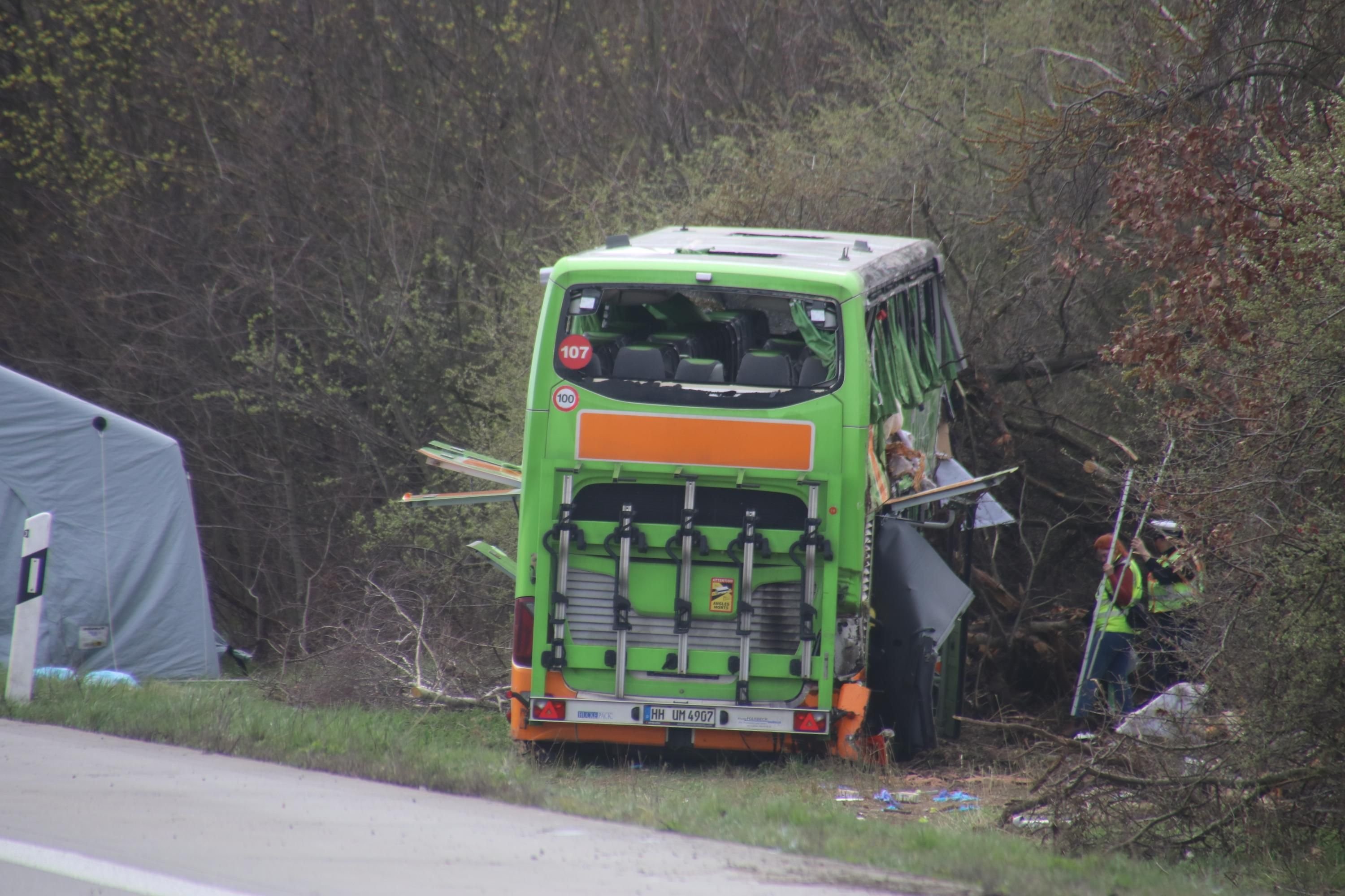 Flixbus-Unfall Auf A9 Bei Leipzig: Schwere Unfälle Mit Reisebussen In ...