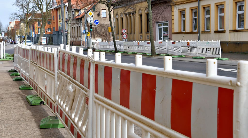 Die Hagenstraße in Haldensleben soll ab 8. April voll gesperrt werden. Schon jetzt werden dafür die nötigen Vorkehrungen getroffen.