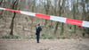 Am 27. Februar 2024 haben Fußgängerinnen im Volkspark Prenzlauer Berg in Berlin einen abgetrennten Oberschenkel gefunden.