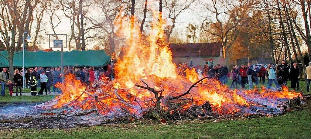 Am Samstagabend brennen wieder die Osterfeuer in Schönebeck und den Ortsteilen.