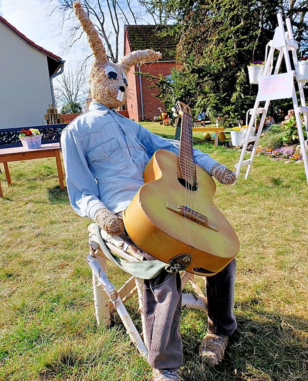 Diesem Mümmelmann ist die Gitarre abhanden gekommen.