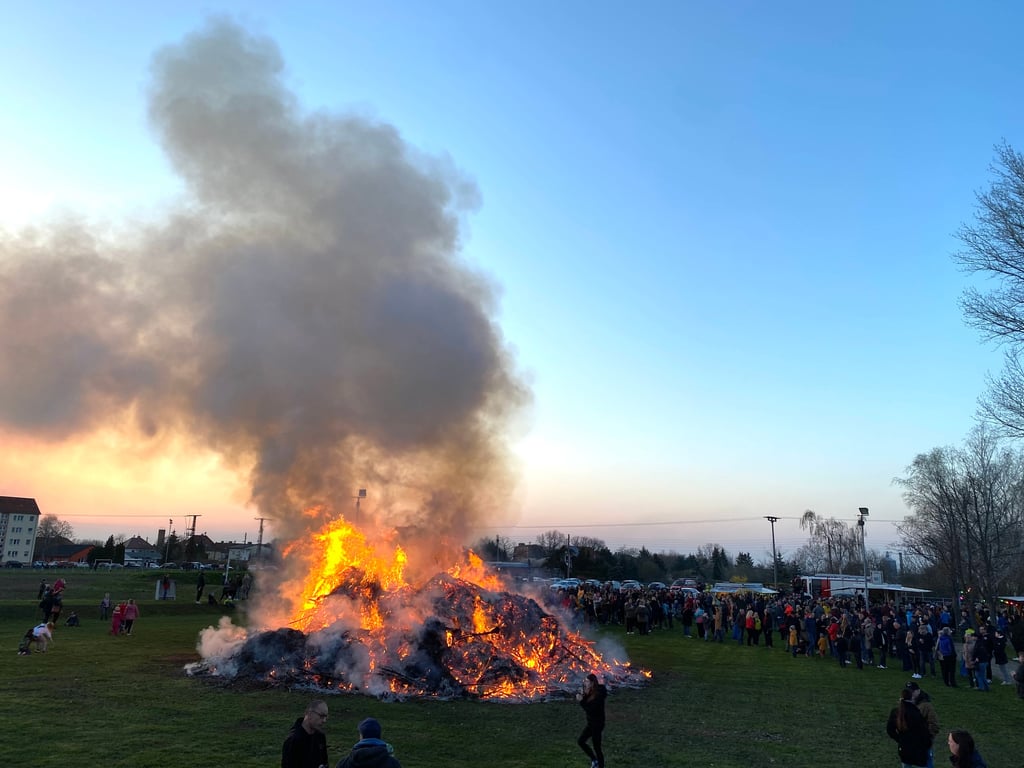 Das Osterfeuer in Könnern wird bereits an Gründonnerstag gezündet.