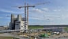 Blick auf den Kraftwerksbau der Prougroup im März 2024: Das Unternehmen spricht von Halbzeit im Baugeschehen.