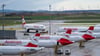 Flugzeuge der Austrian Airlines (AUA) am Flughafen Wien-Schwechat.
