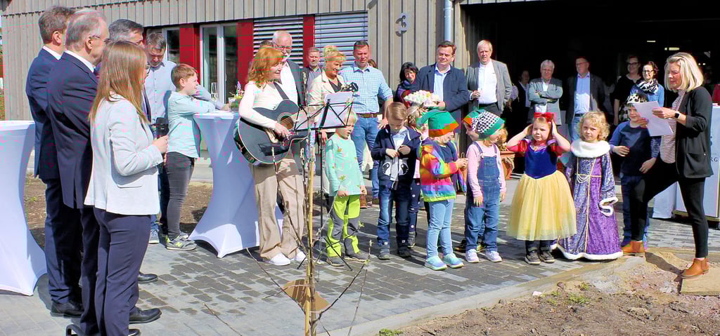 Musikalische Grüße an die Gäste überbrachte der Chor der Darlingeröder Kindertagesstätte „Mäuseland". In der neuen Kita existiert noch kein Chor.