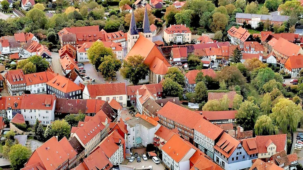 Auch auf diesen Straßen und Plätzen der Osterwiecker Altstadt bis zur Stephanikirche wird sich die Festmeile Mitte Juni befinden.