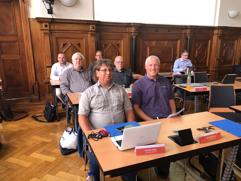 Die AfD-Fraktion ist bislang mit sieben Stadträten in dem Gremium vertreten.