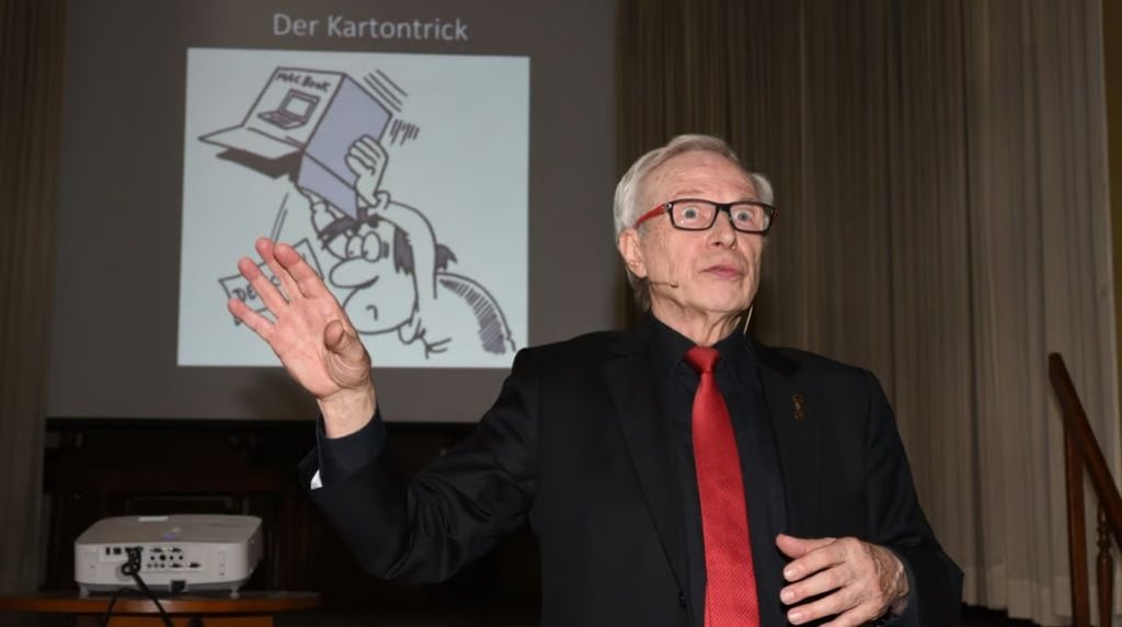 Entertainer und Krimi-Fuchs mit Tiefgang: Kriminalrat a.D. Lothar Schirmer beim Seniorennachmittag im Rautenkranz Barby.